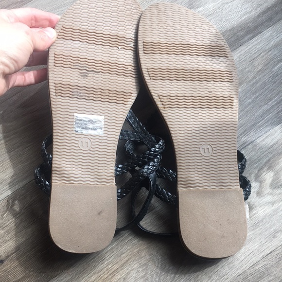 Universal Thread Sandals - Picture 3 of 3